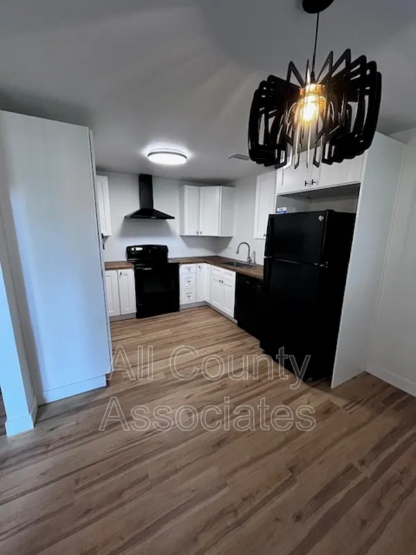3 bed, 2.0 bath, $1,995 — Photo 2