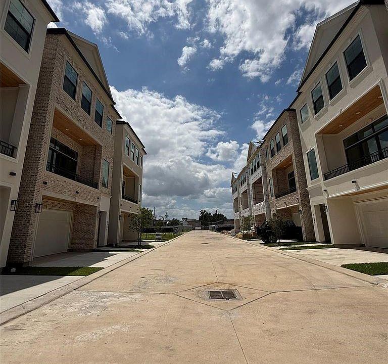 2nd image of 7610 Janak Spring St