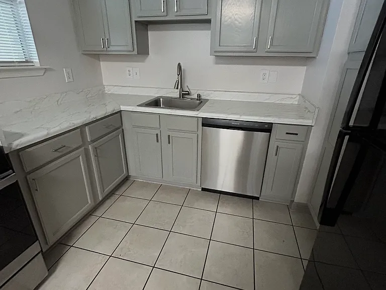 1226 Gaudet Dr — Photo 2