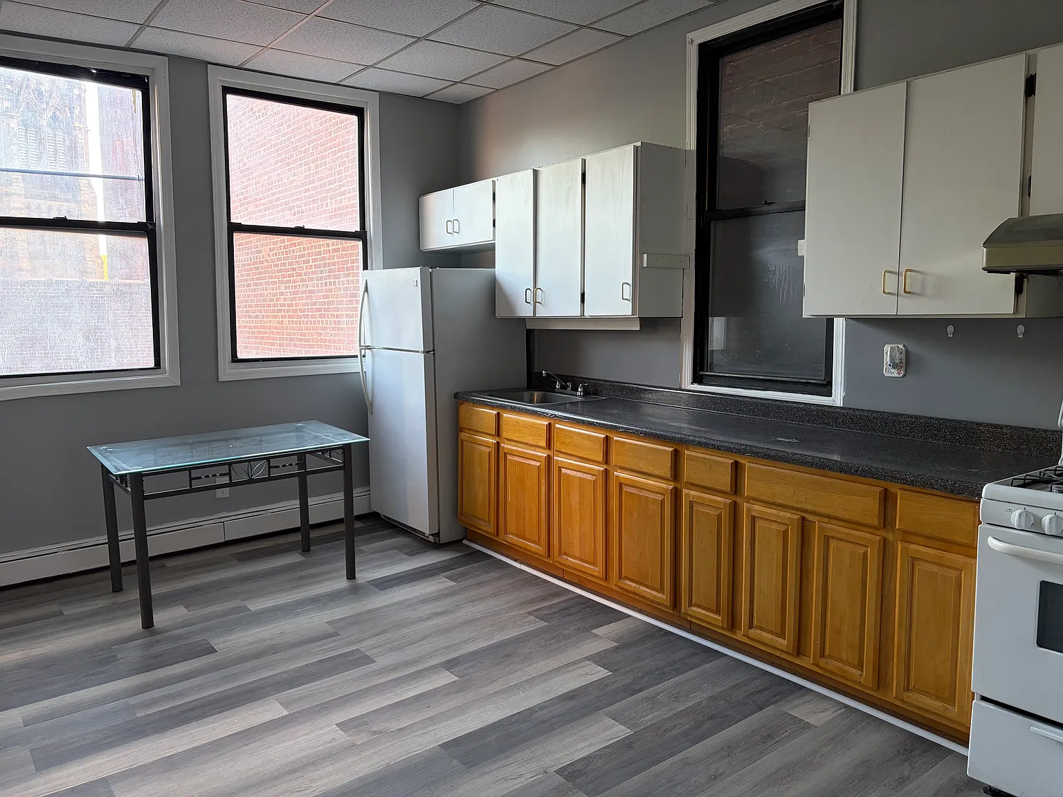2 bedrooms/ 1 bathroom with kitchen in downtown Elizabeth — Photo 3
