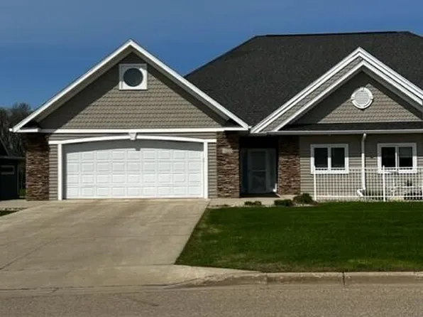 1027 5th St NE, Valley City, ND 58072