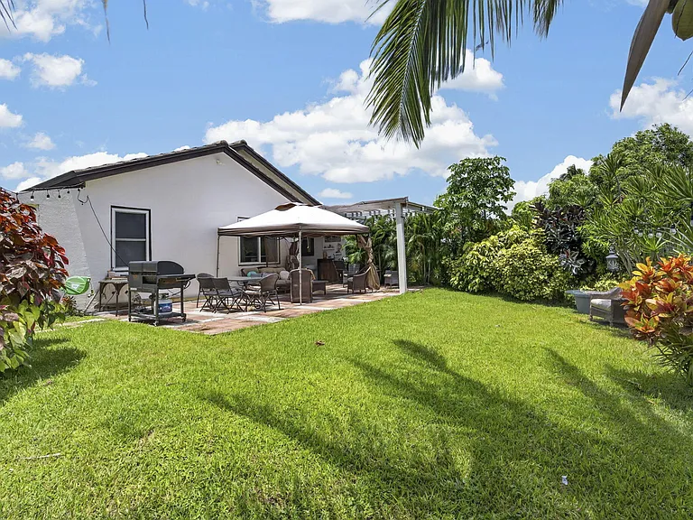 716 Lake Wellington Dr — Photo 47