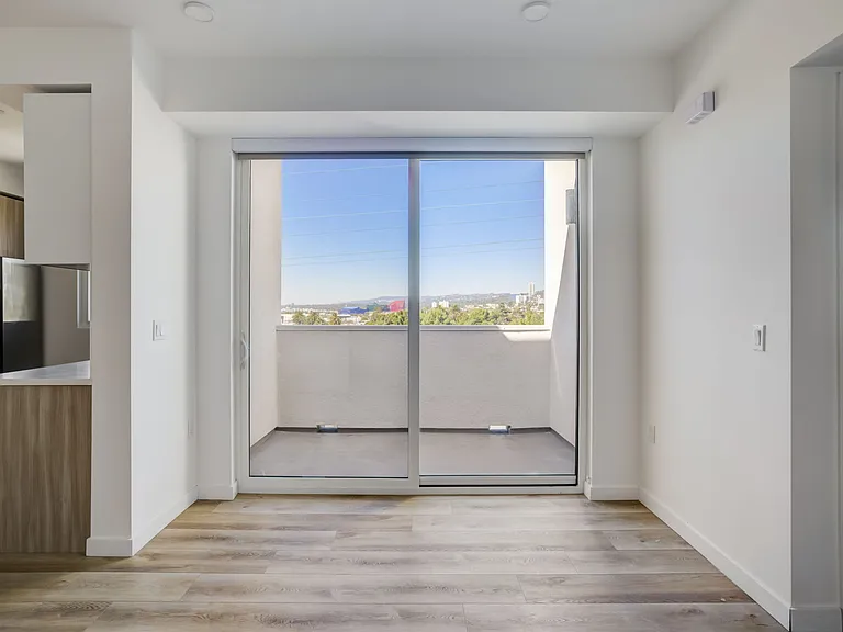 Fairfax Apartments — Photo 69