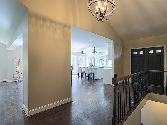 4th image of 8580 New England Ct