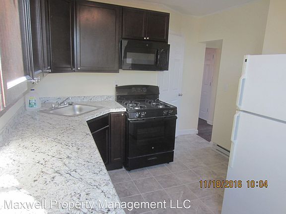 3rd image of 88 Van Dam St APT 3