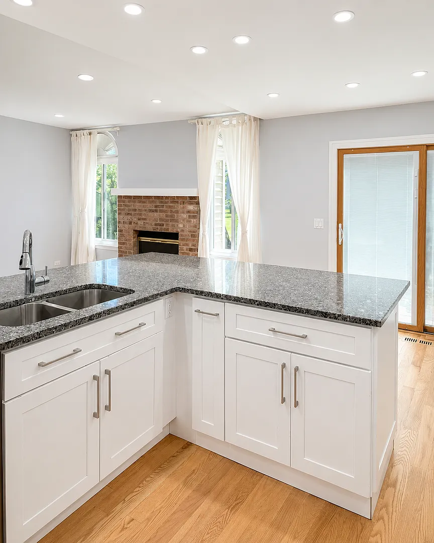 3 Bed / 2.5 Bath Townhome in Sussex Square Streamwood — Photo 1