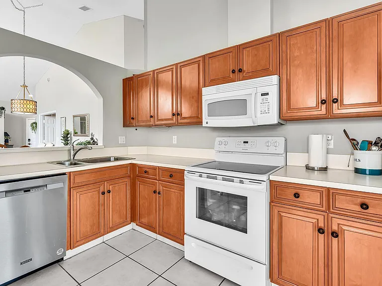 1904 Rosewood Way — Photo 12