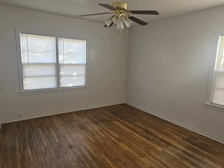 225 E Fredricks St — Photo 12
