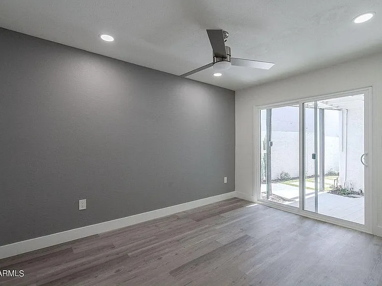 747 E Bethany Home Rd — Photo 15