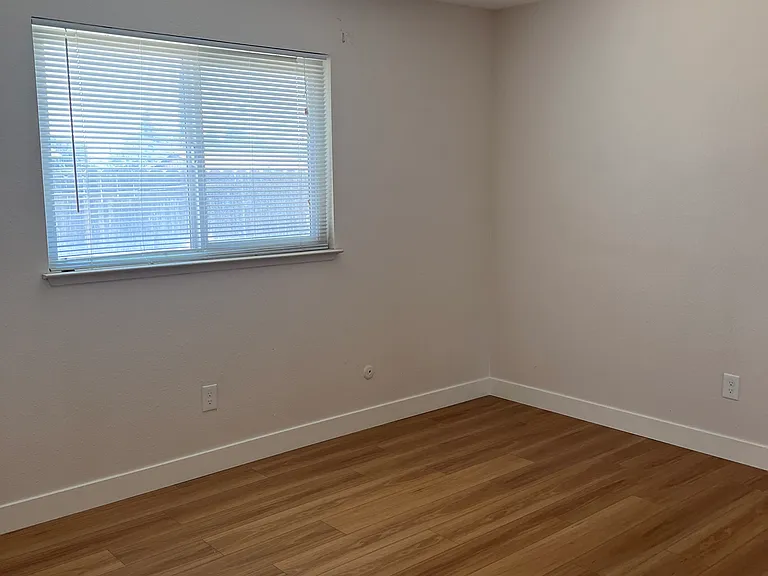 452 Valley View Dr — Photo 6