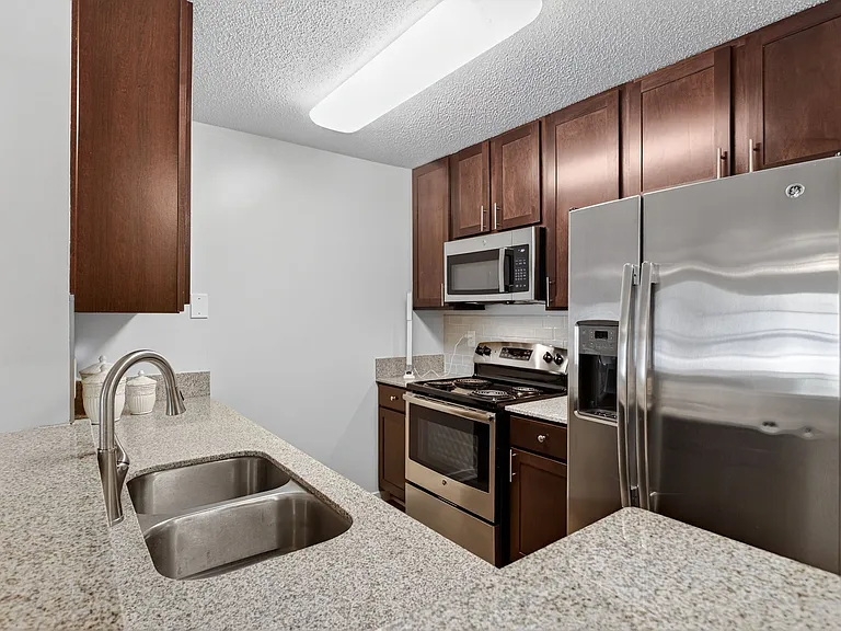 Reserve at Gulf Hills Apartment Homes — Photo 9