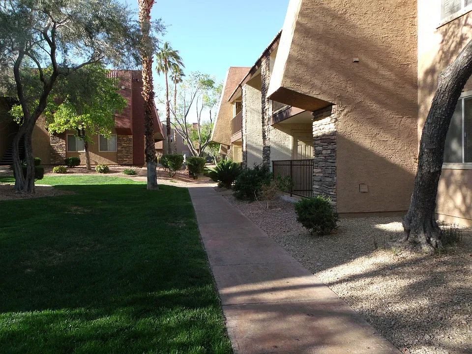 5350 River Glen Dr #301