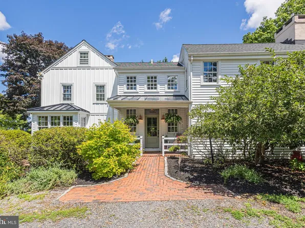 222 Aqueduct Rd, Washington Crossing, PA 18977