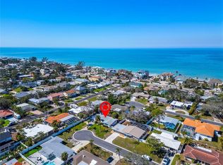 920 Spruce Dr, Belleair Beach, FL 33786