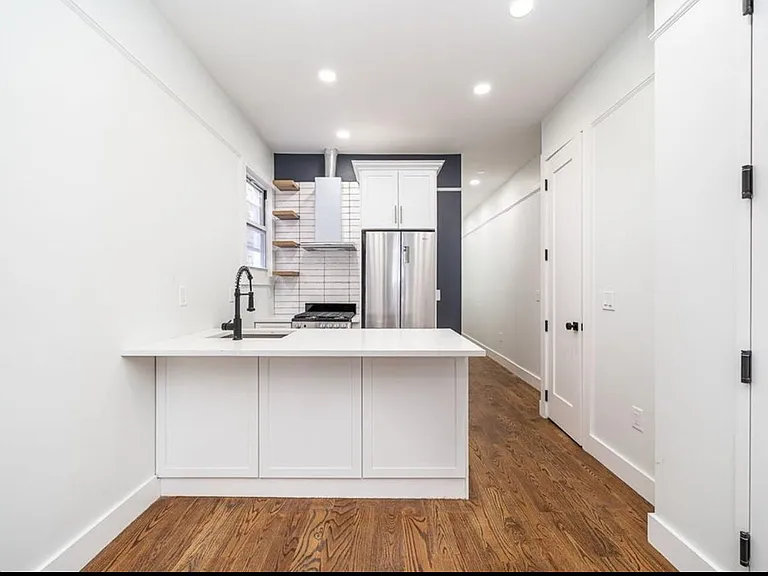 112 Duncan Ave #3C — Photo 1
