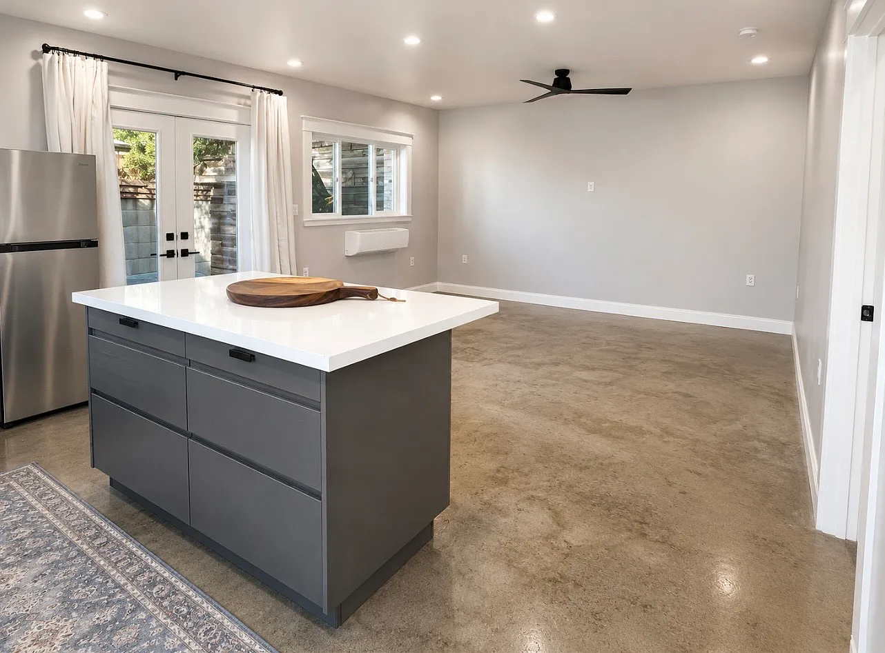 1 bed, 576 sqft, $2,400 — Photo 3