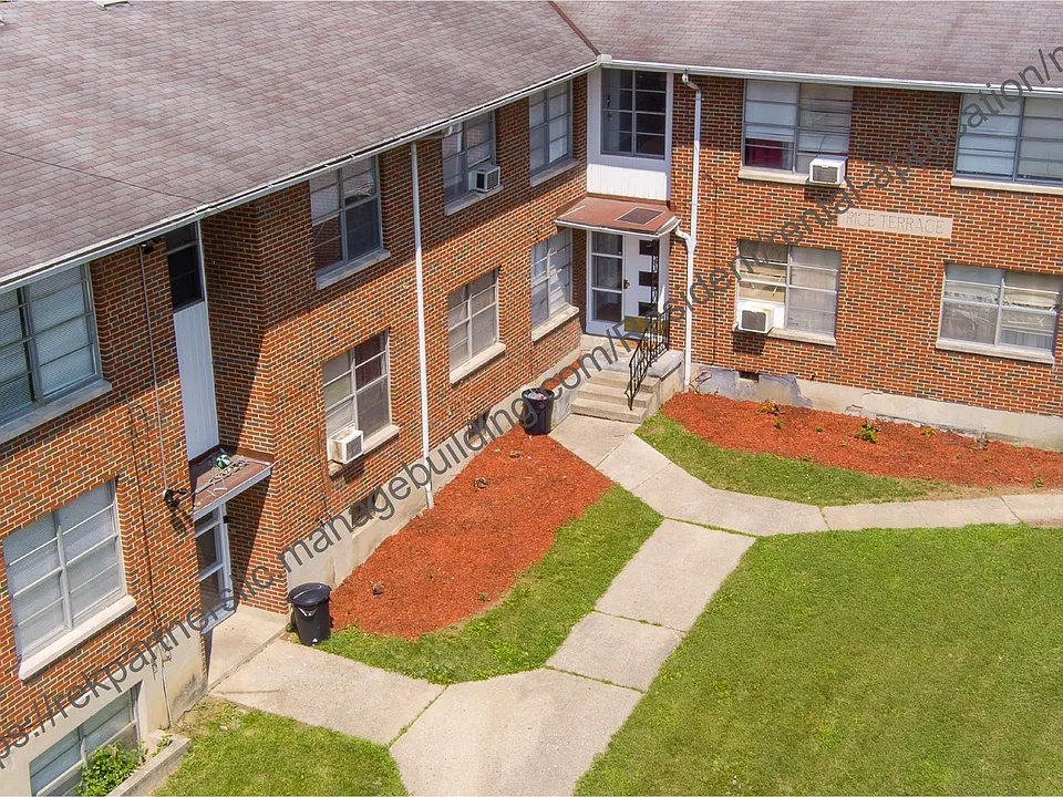 2525 Lakeview Ave