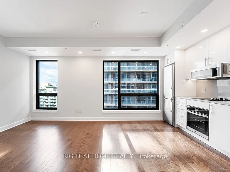 180 George St #1403 — Photo 3