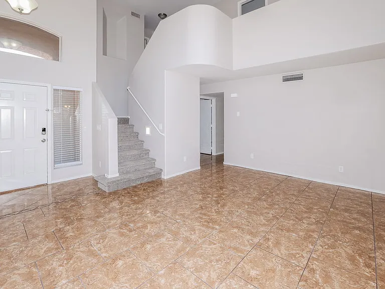 4124 E Anderson Dr — Photo 4