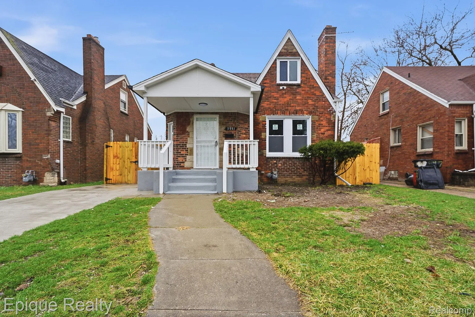 9991 Robson St photo 1