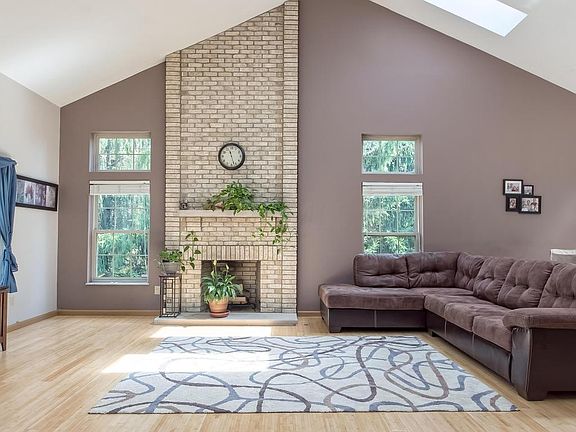 3rd image of 8243 Priestley Dr