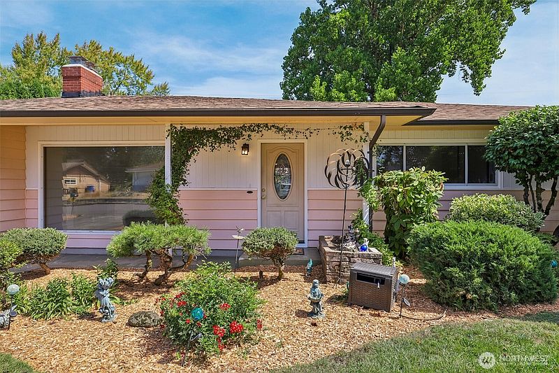 3rd image of 413 Little Rock Way