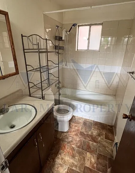 710 Downey St #19 — Photo 9