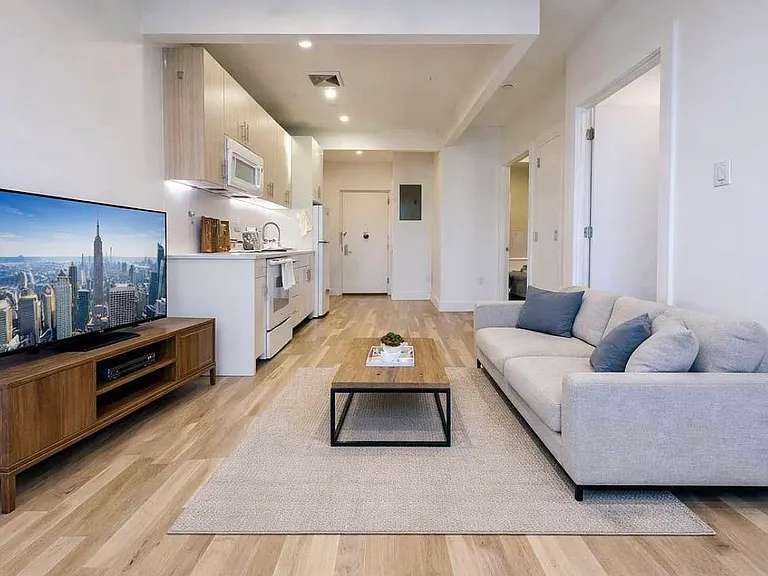 818 Lexington Ave #5F — Photo 2