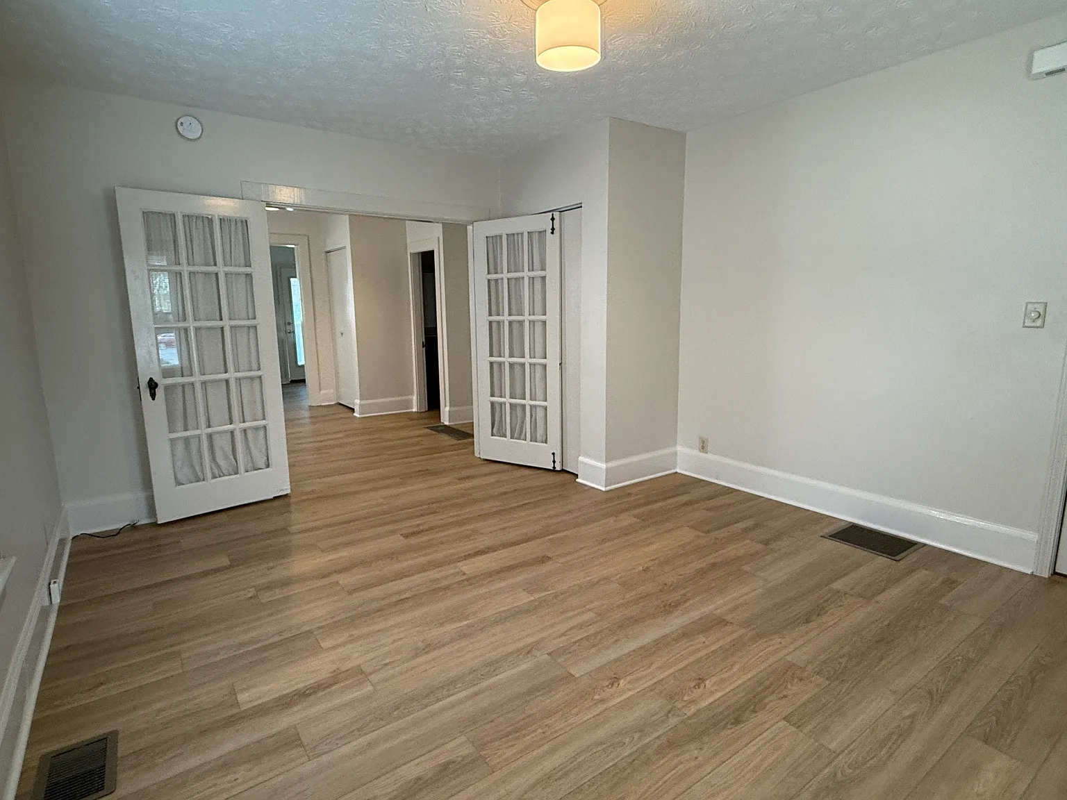 107 Highland Ave — Photo 2