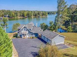 763 Confusion Acres Dr, Moneta, VA 24121
