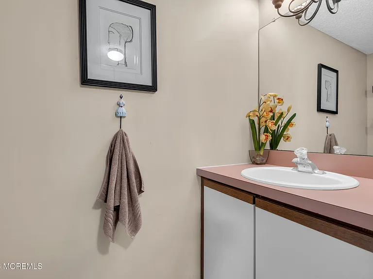 492 Bayberry Ct — Photo 33