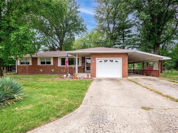 708 Dolphin Dr W, Highland, IL 62249