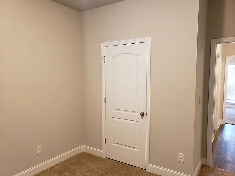 300 Addison Ct — Photo 3