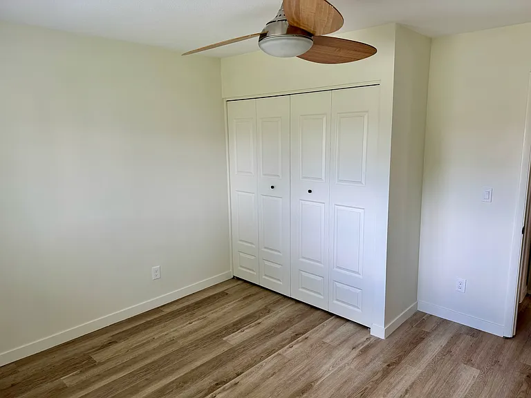 2810 E Clarendon Ave — Photo 17