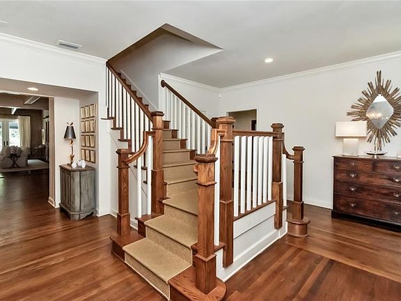 4th image of 241 Carmel Dr E