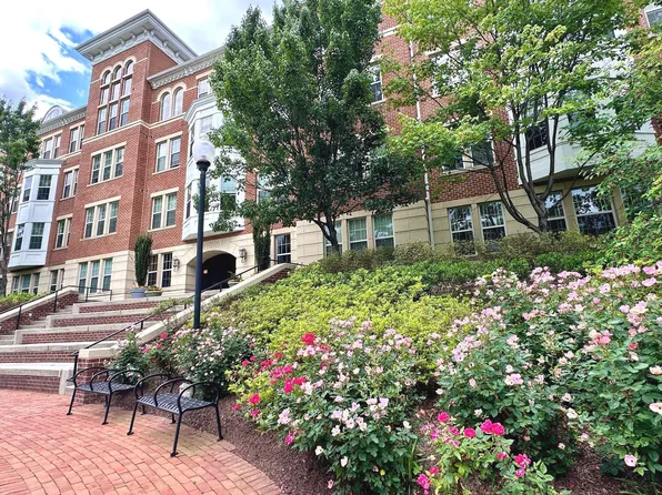 400 Cameron Station Blvd APT 301, Alexandria, VA 22304