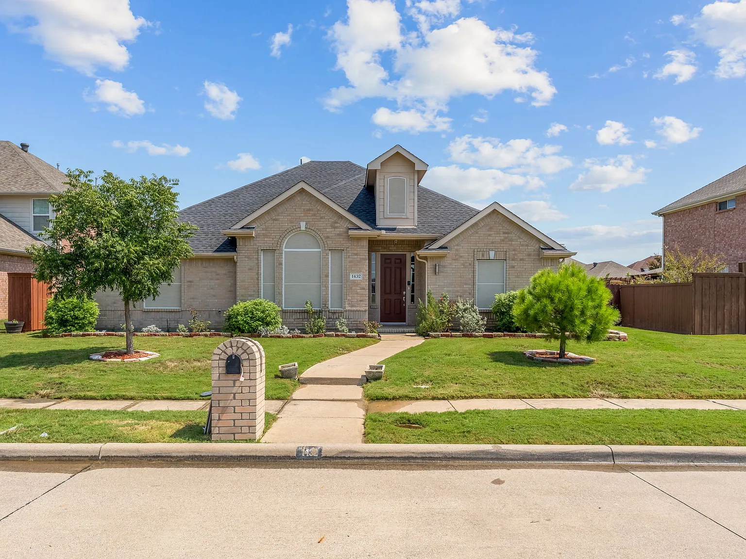 4 bed, 2114 sqft, $2,950 — Photo 1