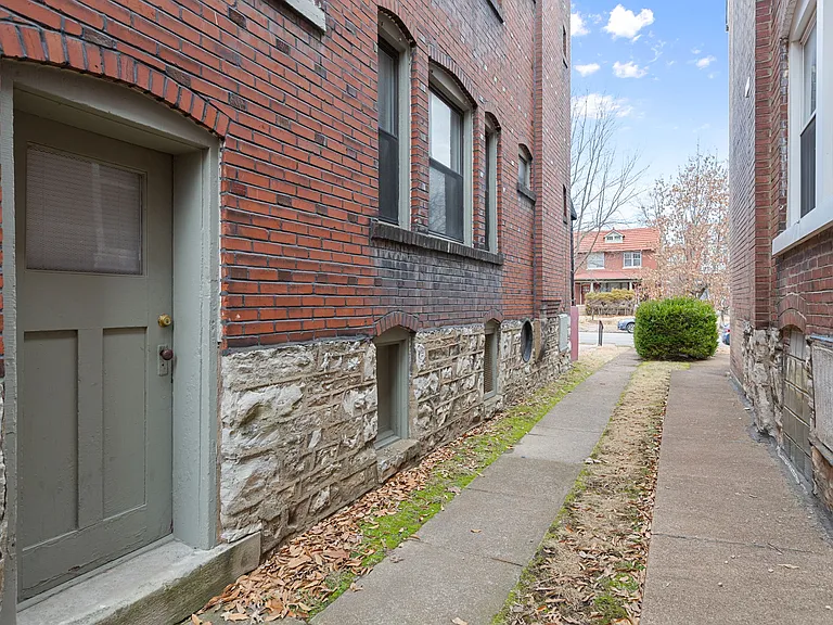 6010 Waterman Blvd — Photo 23