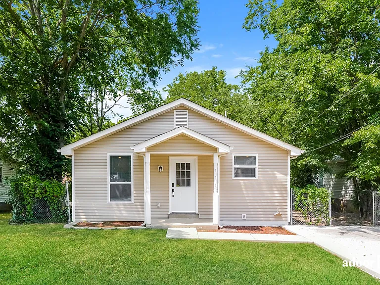 111 McKinley St — Photo 1