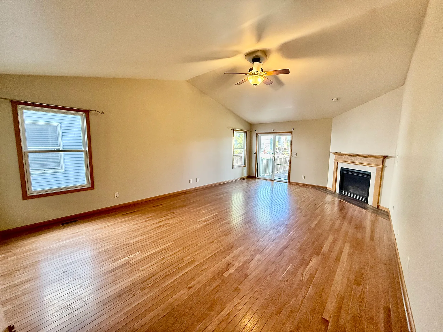 3 bed, 1450 sqft, $2,800 — Photo 3