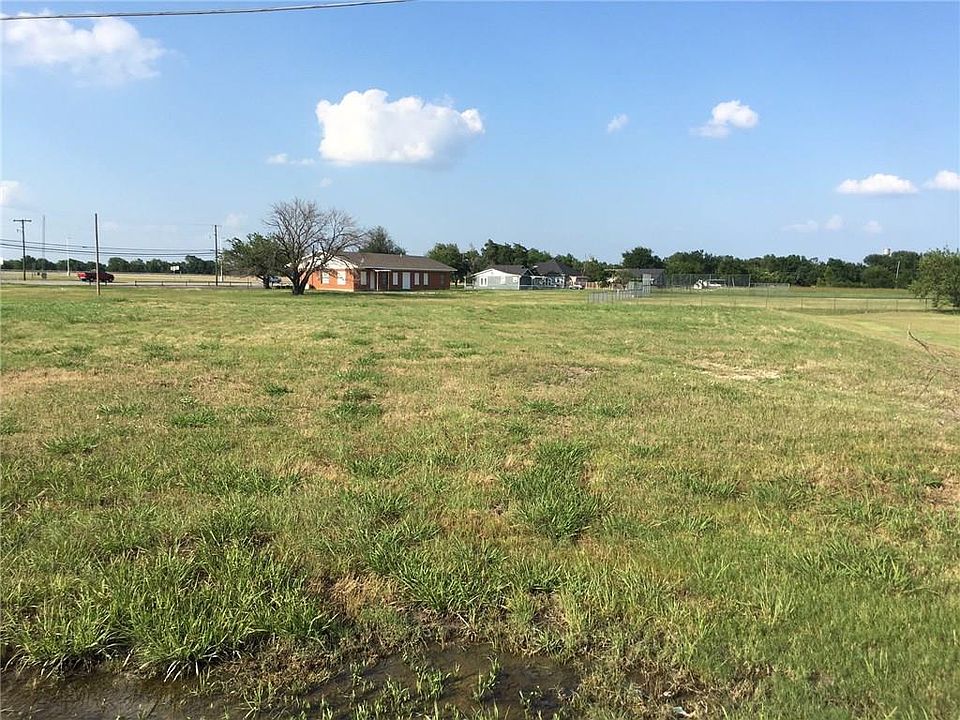 2nd image of 105 Green Acres Dr