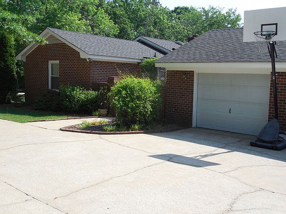 Garage & home are close