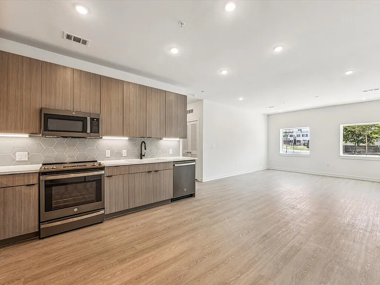 4802 Congress St #116 — Photo 3