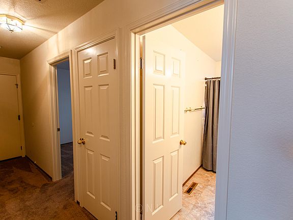 5th image of 1015 Barrenger Dr