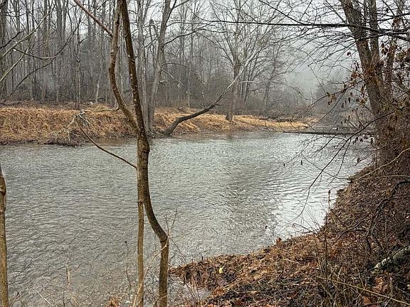 2nd image of 986 Rushing River Rd