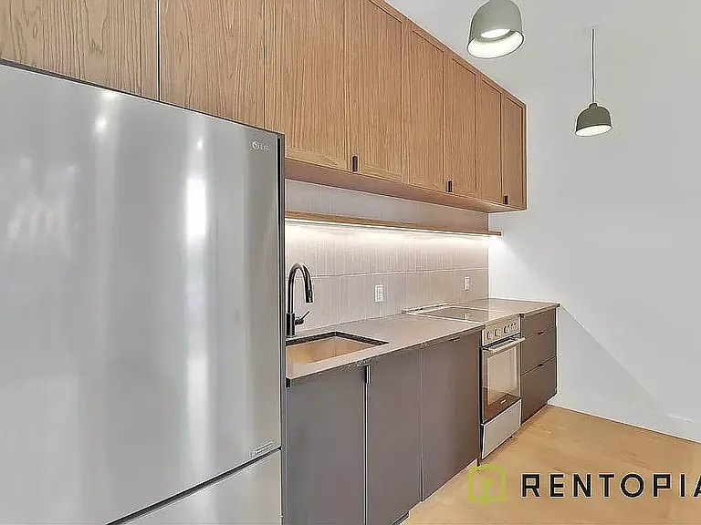 426 Tompkins Ave #3F — Photo 2
