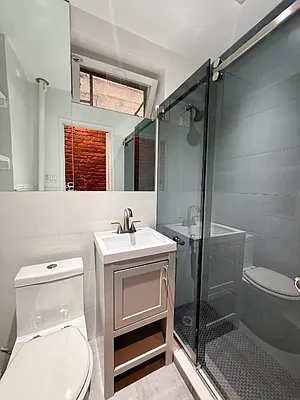 Bathroom, photo 1