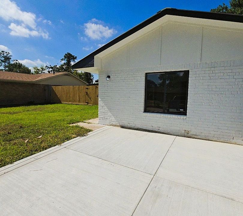 2nd image of 7915 Grandridge Dr