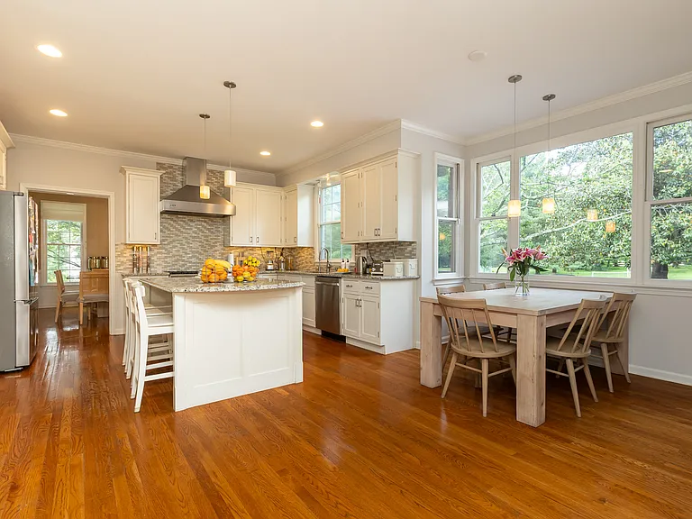 8809 Saunders Ln — Photo 38