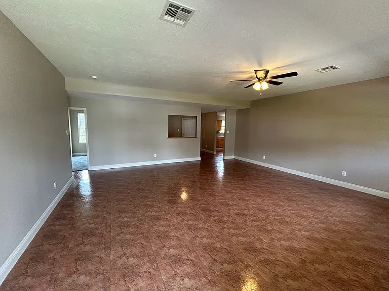 5009 Weston Dr — Photo 3